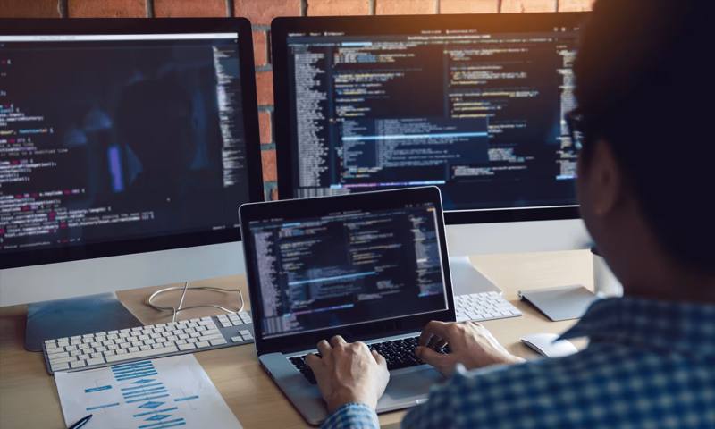 数据科学选型:R与Python如何赋能南部县网站建设?